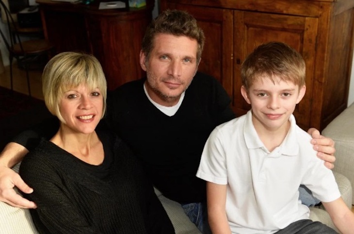 Не на того напали. Трое грабителей отняли сумку у 10-летнего мальчика, но тот не из робкого десятка семья