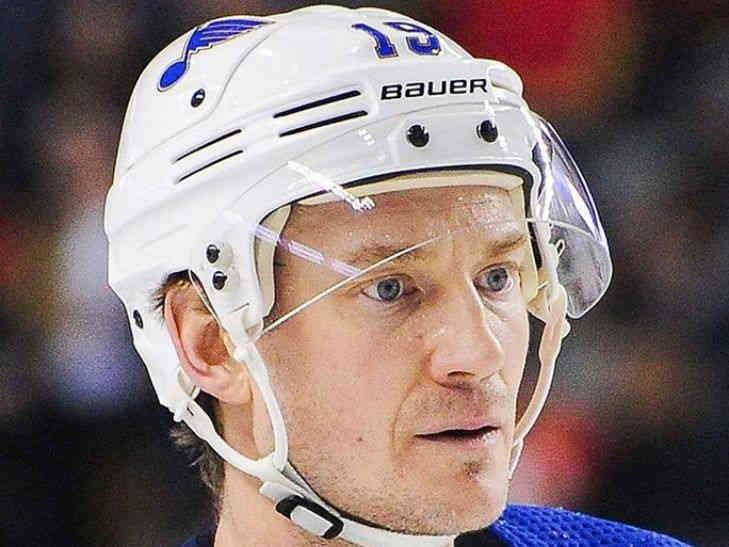 Матч НХЛ прерван после сердечного приступа у одного из игроков Боумистер