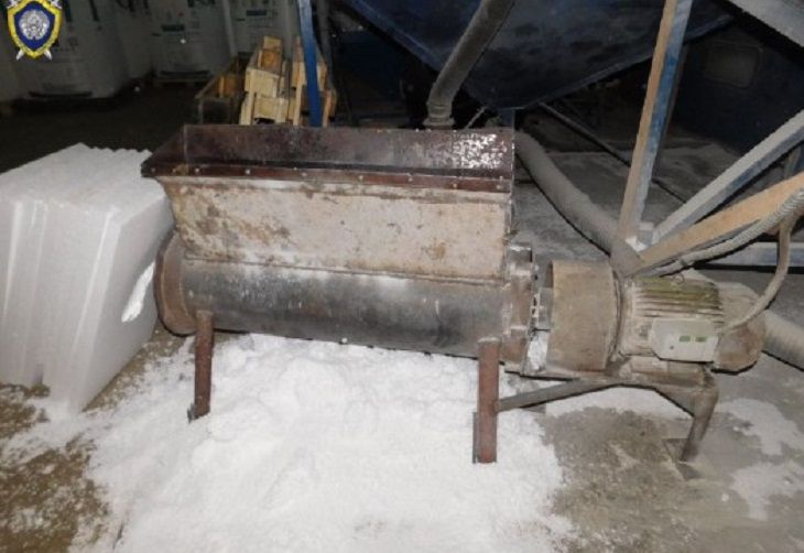 ЧП в Бобруйске: на предприятии рабочий попал рукой в дробилку дробилка