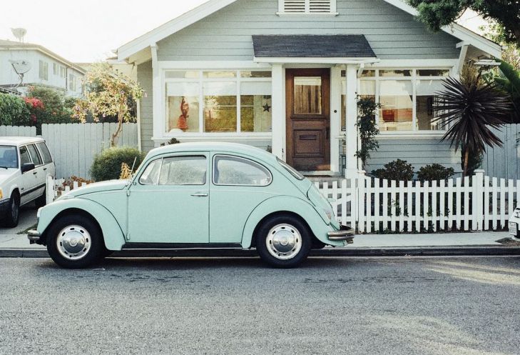 Превращение Volkswagen Beetle в пикап уместили в минутный ролик автомобиль