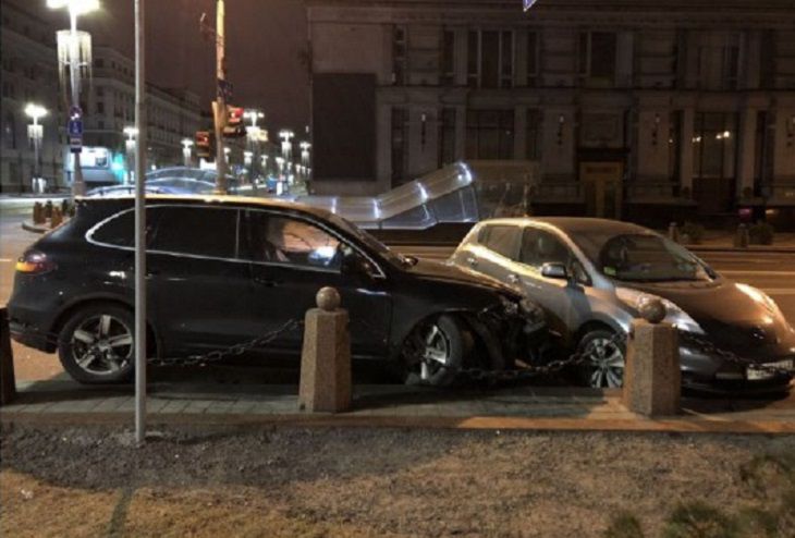Подбил Porsche. В центре Минска мужчина устроил тройное ДТП дтп