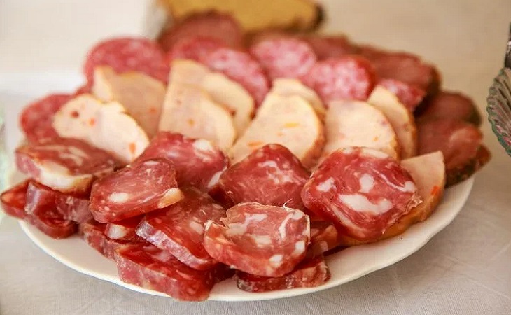 Научно доказано: стало известно о смертельной опасности красного мяса и колбасы мясо и колбасы