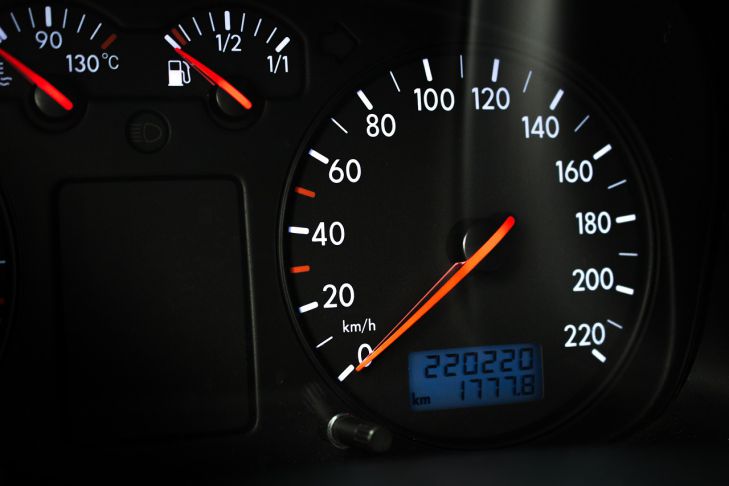 Специалисты назвали процент автомобилей, имеющих скрученный пробег одометр