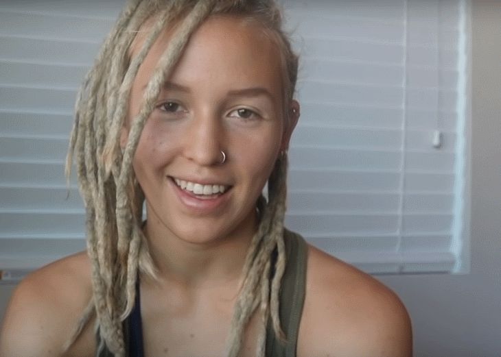 Девушка расплела дреды, которые носила много лет. Вот что с ней стало девушка