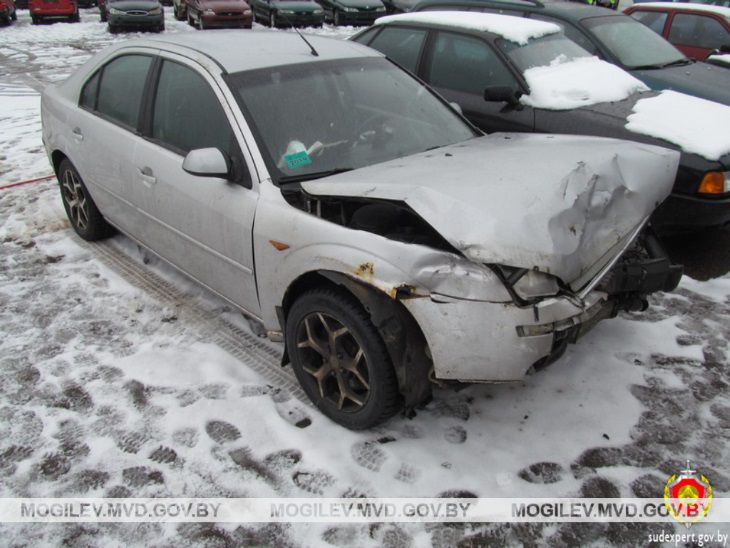 В Могилеве мужчина угнал машину и попал в ДТП авария