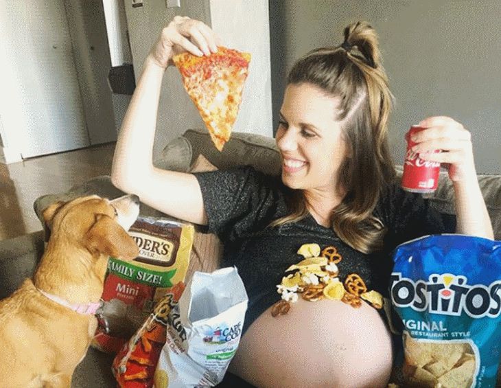 Необычный лайфхак. Женщина фиксировала этапы взросления ребенка с помощью бургеров беременность