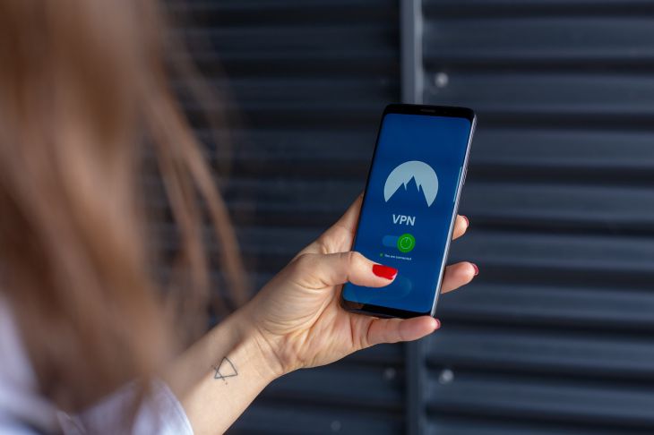 Выявлена новая уязвимость iOS и Android. Она затрагивает более миллиарда устройств Кибербезопасность