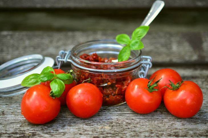 Как правильно сажать рассаду помидор и когда