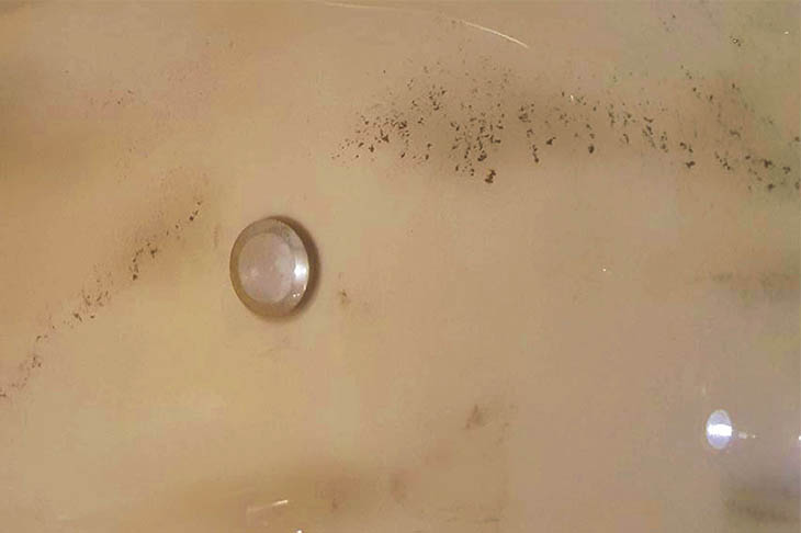 мотоцикл урал старый ржавый. гнилой мотоцикл урал. надземные переходы в минске. красивая ржавчина. ржавчина минск.