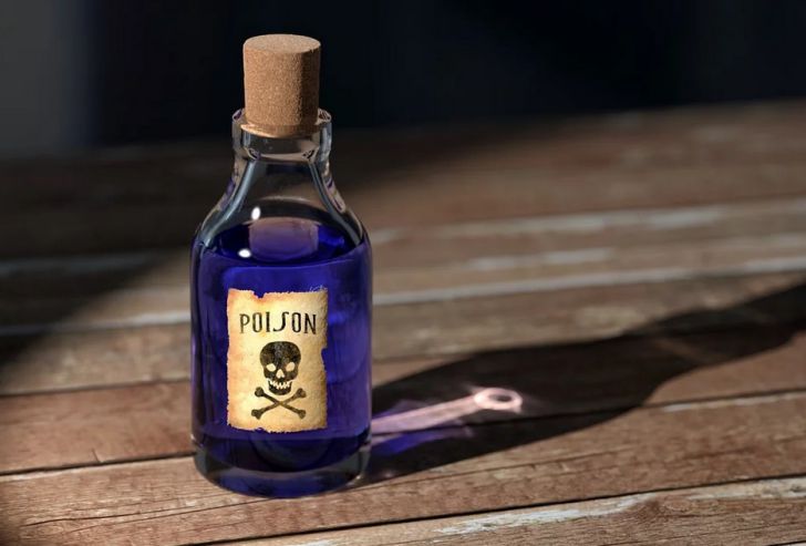 Специалисты назвали 3 опасных для здоровья вещества, которые вырабатывает организм человека яд