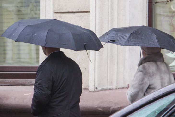 Не очень приятно. Вот такая погода ждет белорусов в первый день весны зонт