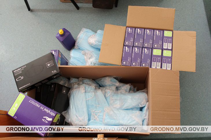 В Гродно задержали мужчину, перепродававшего медицинские маски и перчатки по завышенной цене маски