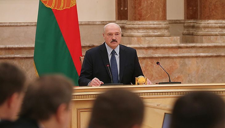 Лукашенко назвал ситуацию с коронавирусом психозом: «Кому-то будет на руку» Лукашенко назвал ситуацию с коронавирусом психозом: «Кому-то будет на руку»