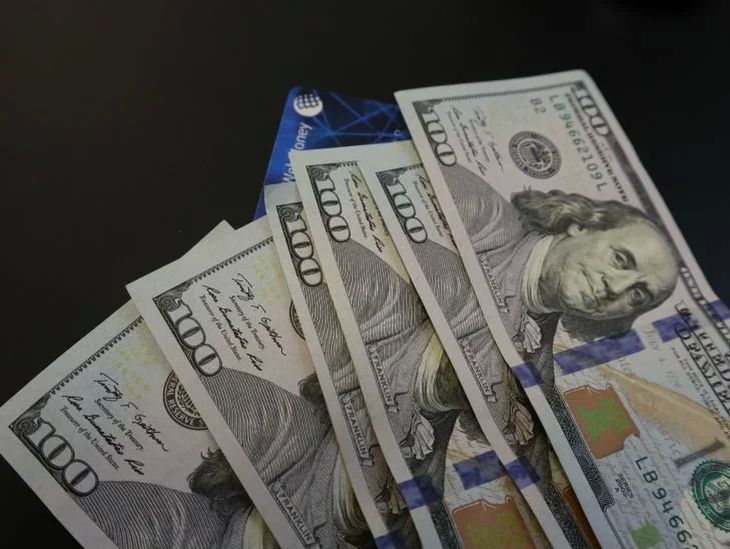 Белорусский рубль рухнул в начале торгов 19 марта доллар