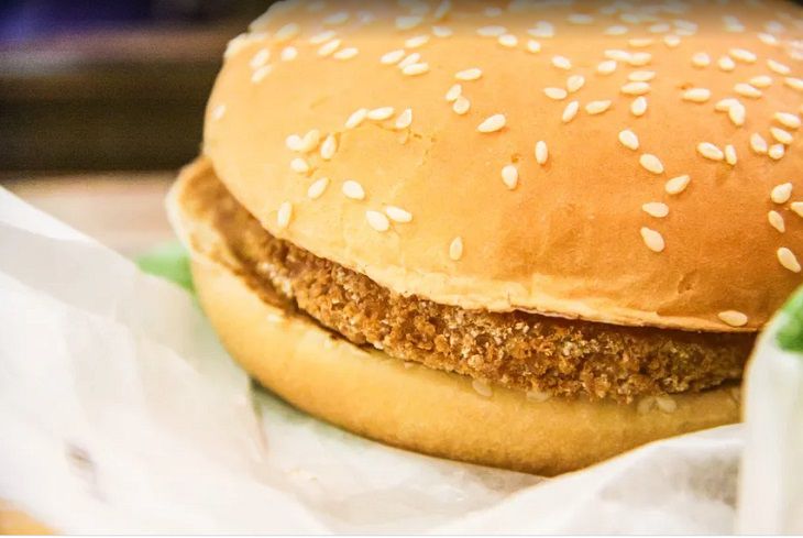 Ученые назвали продукты, которые снижают уровень тестостерона у мужчин мужчина