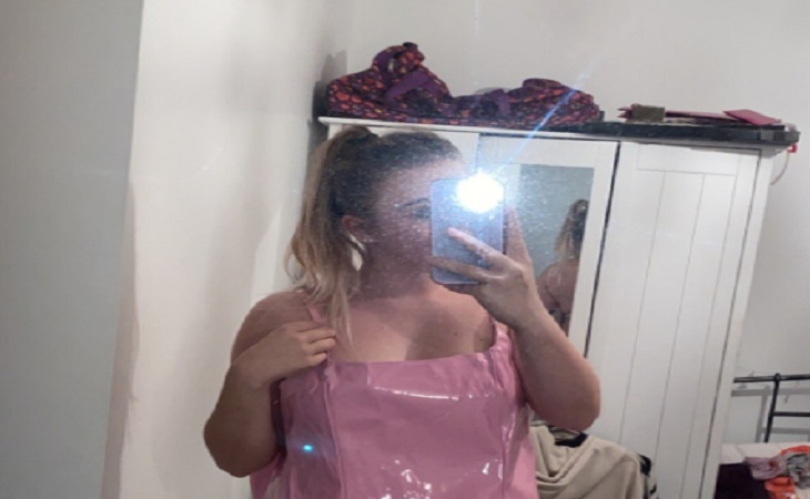 Девушка купила обтягивающее платье в интернете и шокировала Сеть неудачной покупкой Сеть неудачной покупкой