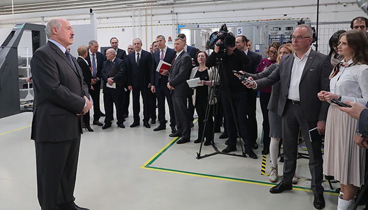 Лукашенко о закрытых границах: россияне просят продукты питания, у них начинается дефицит президент