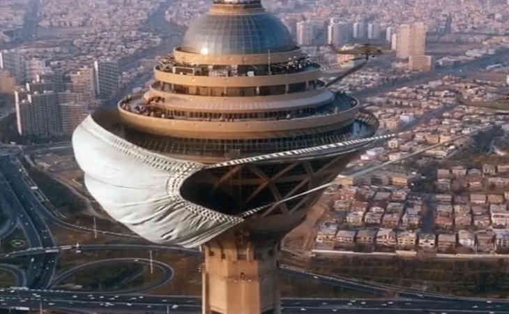 Из-за коронавируса: на самый знаменитый небоскрёб «надели» маску Из-за коронавируса