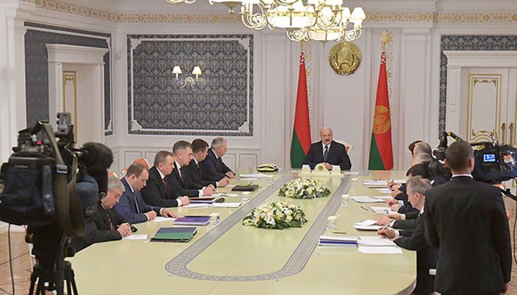 Лукашенко призвал минимизировать зависимость от России при поставках нефти совещание