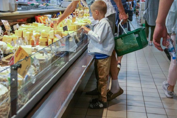 «Полки ломятся». В Беларуси станет меньше импортных продуктов магазины