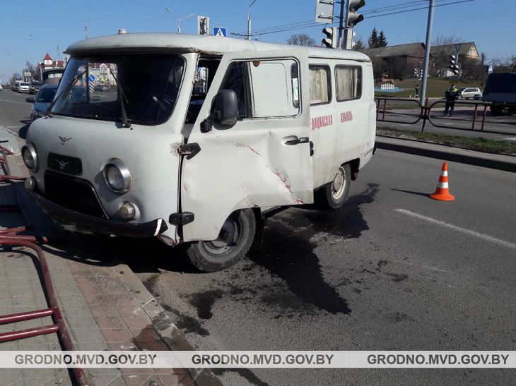 В Гродно опрокинулась машина скорой помощи. Есть пострадавшие машина