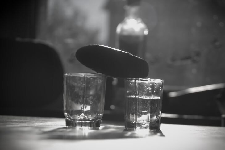 Специалисты назвали наиболее эффективный способ борьбы с алкоголизмом рюмки