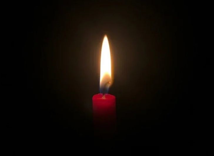«Всё произошло за одну неделю»: жертвами коронавируса стали четверо членов одной семьи свеча
