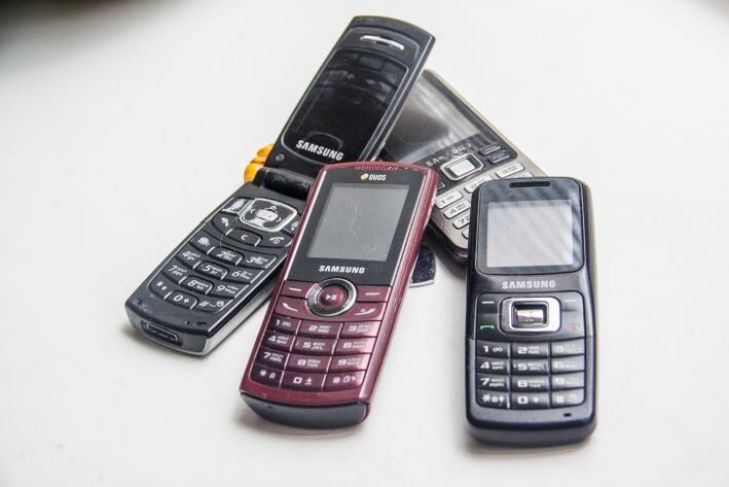 Специалисты дали советы по выбору идеального кнопочного телефона в подарок матери или бабушке телефоны