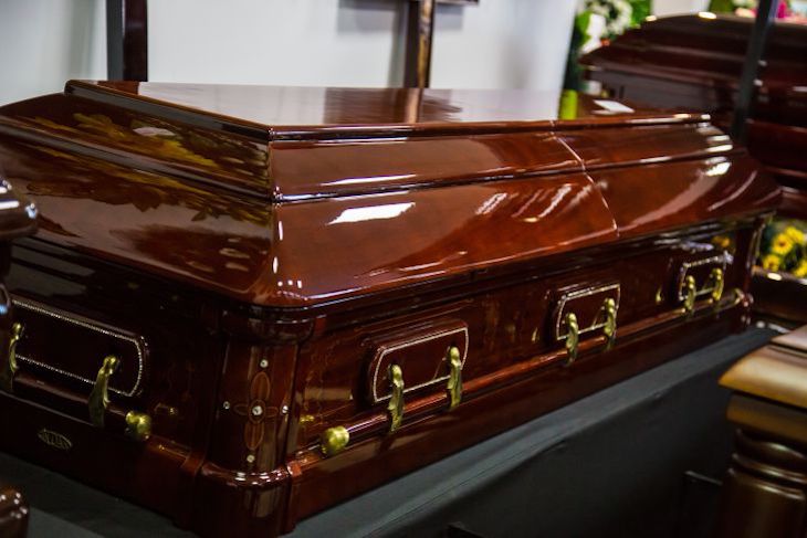 В США установлен новый антирекорд смертности от COVID-19 гроб