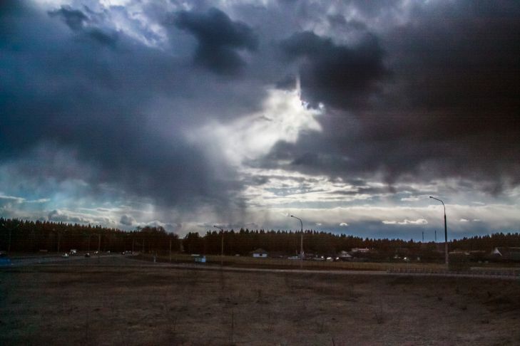 Грозы и мощный ветер ударят по Беларуси 13 апреля 2020 года тучи