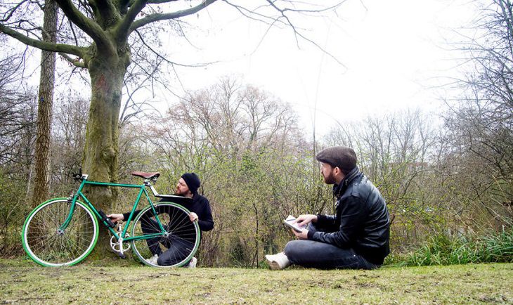 Мужчина придумал необычный способ, как поднять себе настроение во время карантина коронавирус