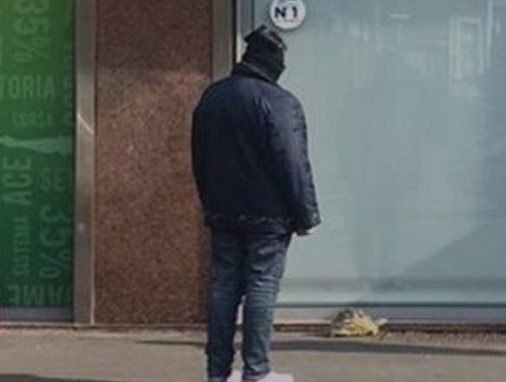 Женщина вышла на улицу с экзотическим животным на карантине без поводка и получила штраф фото