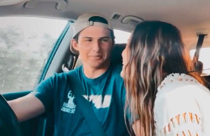 Девушка поцеловала друга ради участия во флешмобе: его реакция многих поразила фото