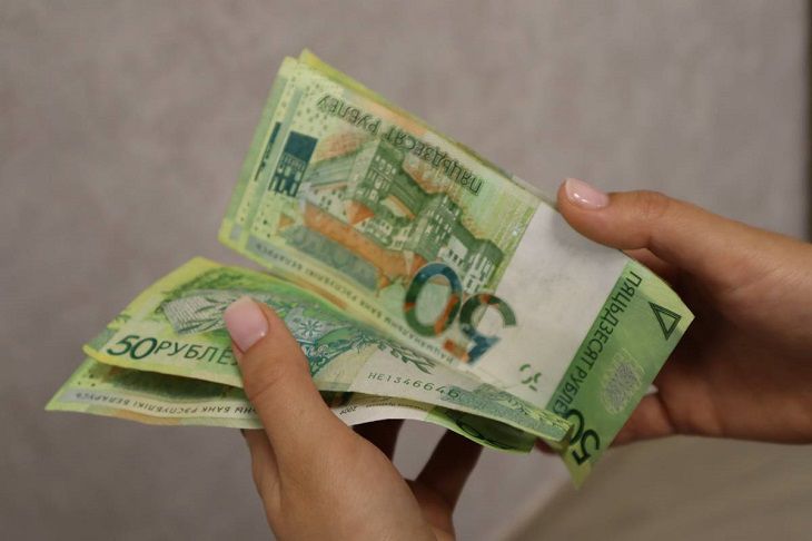 Реальные зарплаты Беларуси. На Витебщине – от 2 500 рублей деньги
