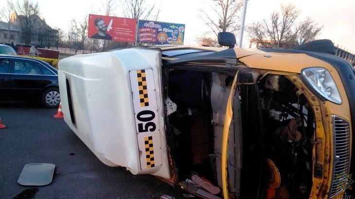В Бобруйске маршрутка с пассажирами перевернулась: есть пострадавшие дтп