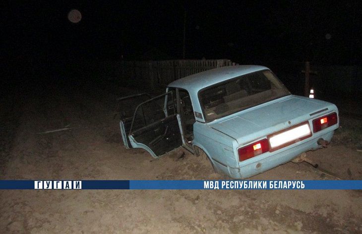 Под Брагином пьяный бесправник на «жигулях» врезался в забор и погиб дтп