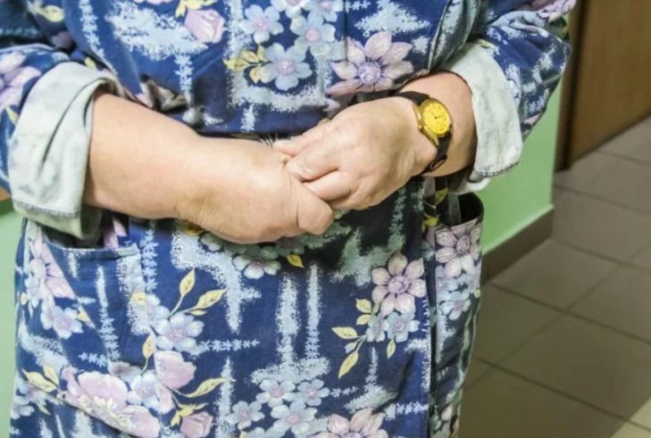 В ВОЗ перечислили 6 правил безопасности для пожилых людей в условиях пандемии COVID-19 руки