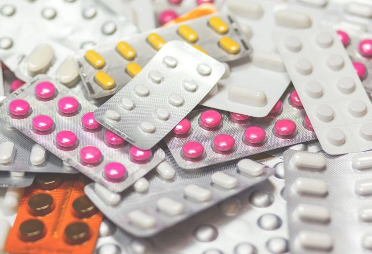 Началось самое масштабное в мире испытание препаратов против COVID-19 таблетки