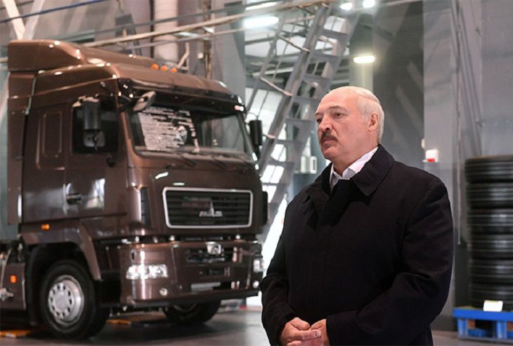 Лукашенко: На богатом Западе дикая безработица. Люди кастрюлями барабанят. Слава богу, что мы этого избежали, не закрылись Лукашенко