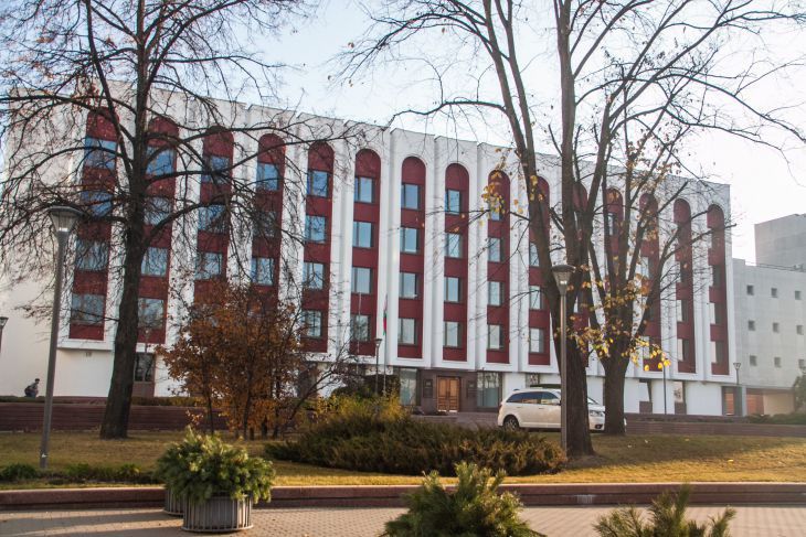 МИД Беларуси лишил аккредитации съемочную группу российского Первого канала МИД