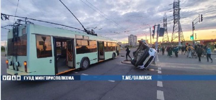 В Минске Hyundai влетел в троллейбус: есть пострадавшие дтп