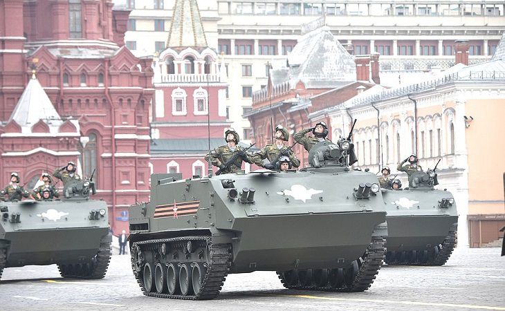 Лидеров стран СНГ вновь зовут на парад Победы в Москве парад