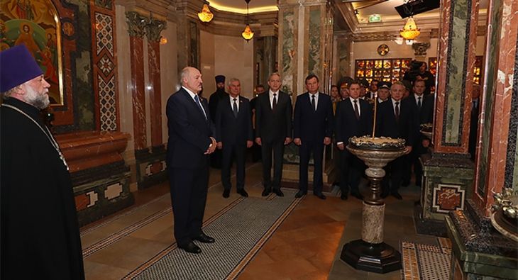 «С божьей помощью»: Лукашенко уверен в победе белорусов над коронавирусом коронавирус