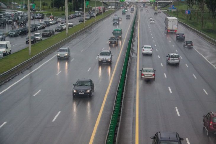 Россия просит Беларусь ослабить требования к транзитным дальнобойщикам автомобиль