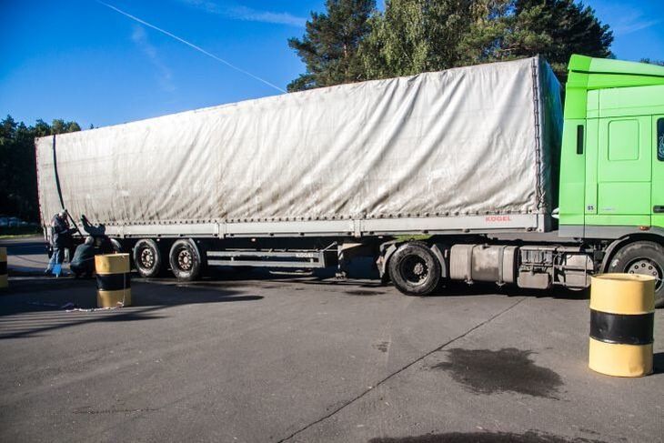 Очередь из грузовиков сохраняется на границе Беларуси и Литвы