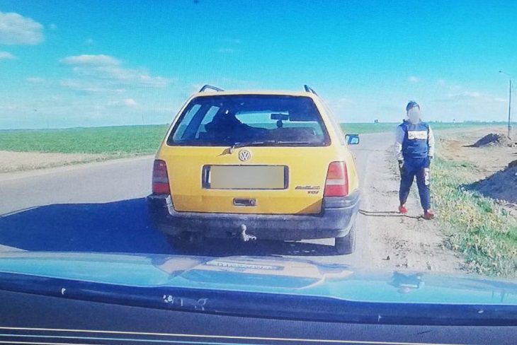 Под Минском ГАИ остановила авто с 12-летним мальчиком за рулем мальчик