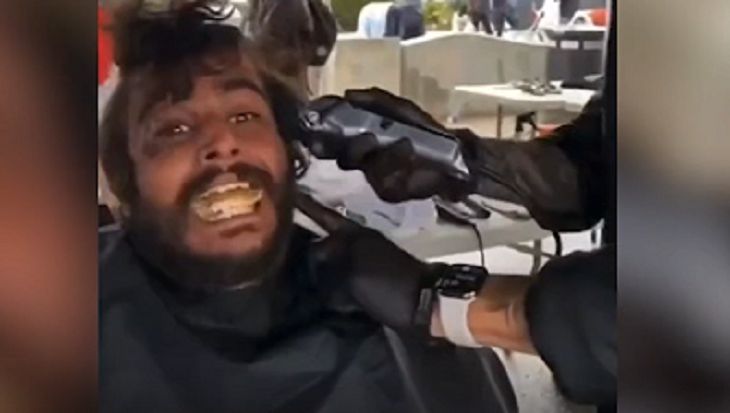 Стилист решил подстричь бездомного парня. Результат работы восхитил очевидцев mprsed