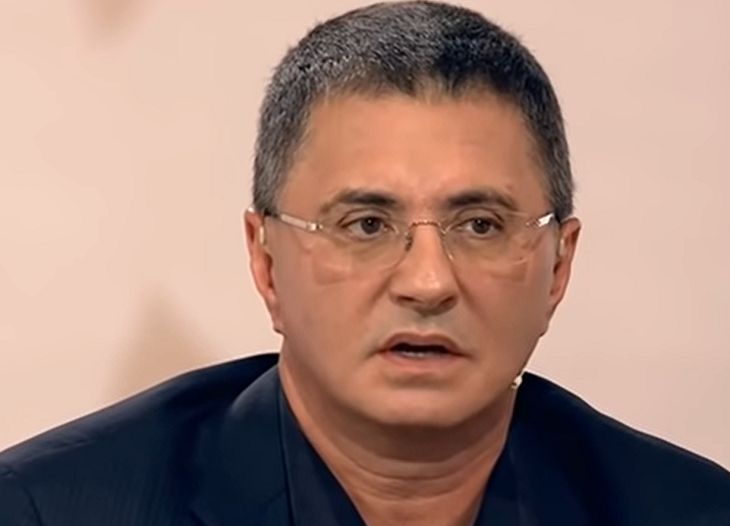 Доктор Мясников назвал лекарство от COVID-19, которое принимает перед входом в «красную зону» Мясников