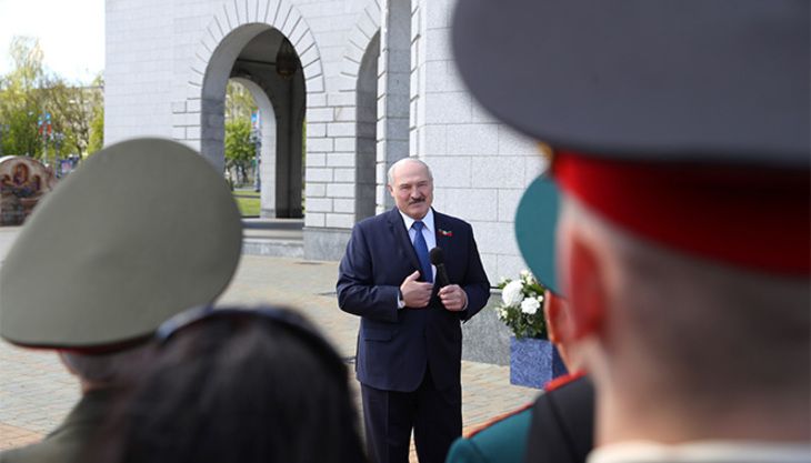 Лукашенко пригласил на парад всех, кто бодр духом и физически парад