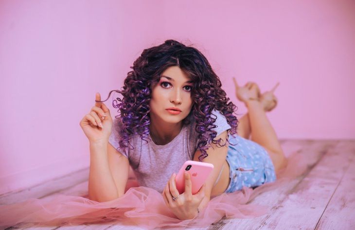 Психологи назвали 5 основных причин женского одиночества девушка